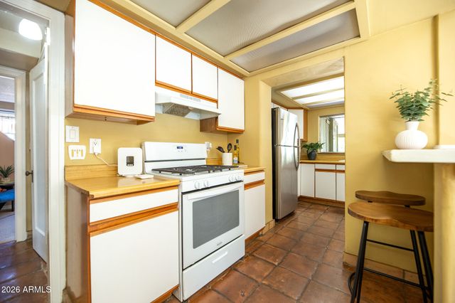 1636 E PINCHOT Avenue, Phoenix, AZ 85016