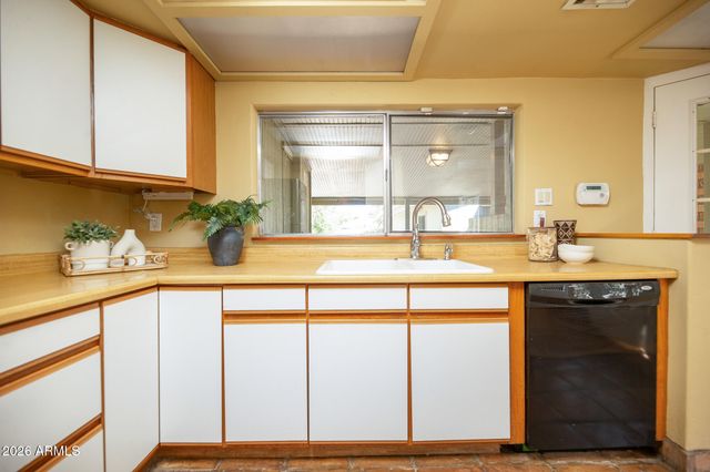 1636 E PINCHOT Avenue, Phoenix, AZ 85016