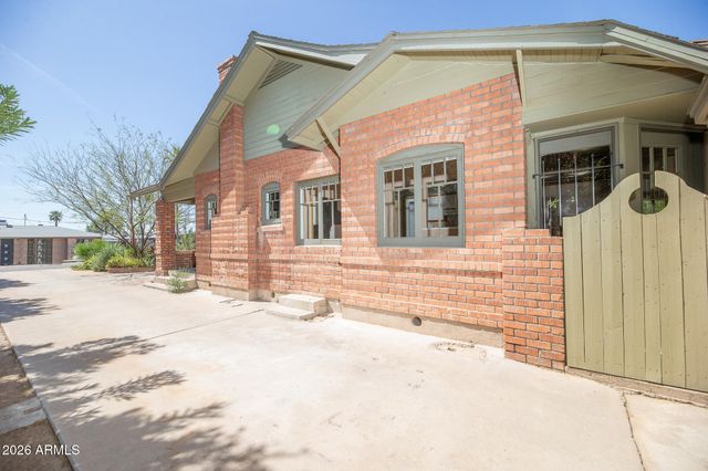 1636 E PINCHOT Avenue, Phoenix, AZ 85016