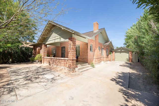 1636 E PINCHOT Avenue, Phoenix, AZ 85016