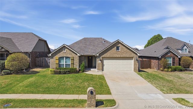 5416 S Skylane Place, Sand Springs, OK 74063