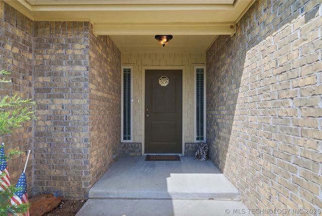 5416 S Skylane Place, Sand Springs, OK 74063