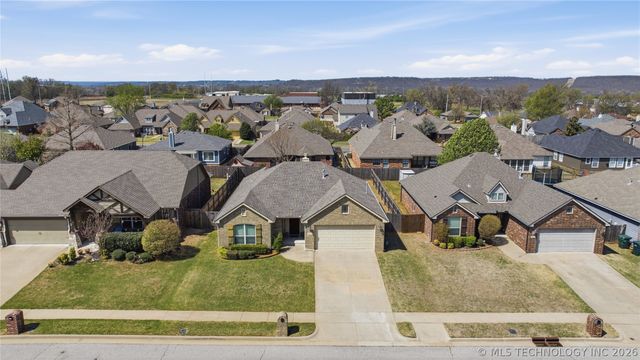 5416 S Skylane Place, Sand Springs, OK 74063