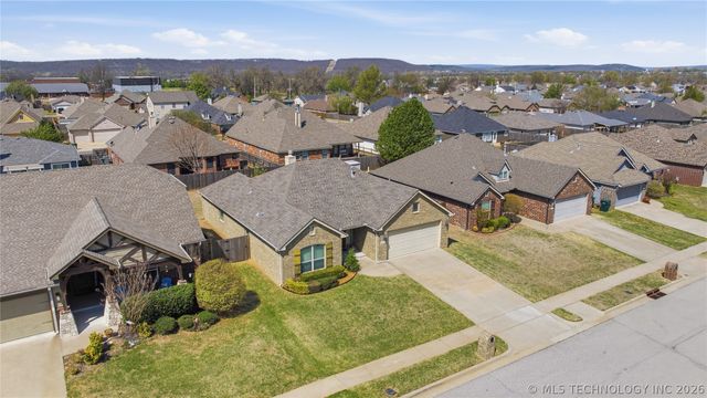 5416 S Skylane Place, Sand Springs, OK 74063