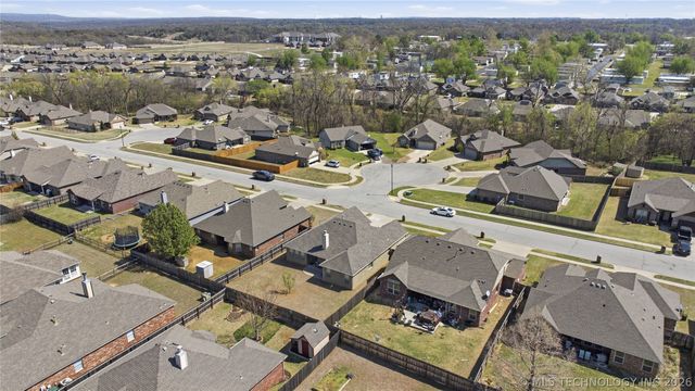 5416 S Skylane Place, Sand Springs, OK 74063