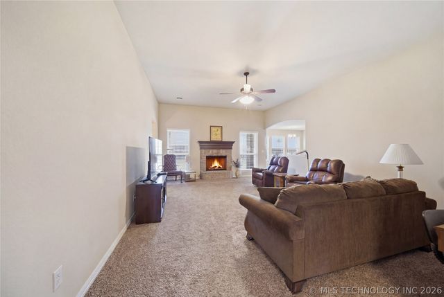 5416 S Skylane Place, Sand Springs, OK 74063