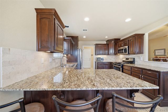 5416 S Skylane Place, Sand Springs, OK 74063