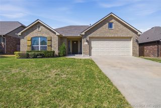5416 S Skylane Place, Sand Springs, OK 74063