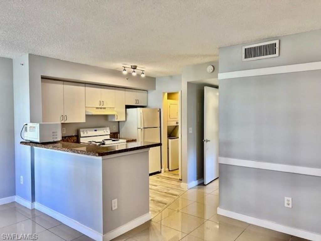 1185 Wildwood Lakes BLVD 101, NAPLES, FL 34104 — photo 2