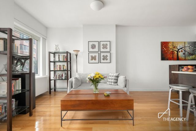 454 W 54th St Apt 4F, New York City, NY 10019