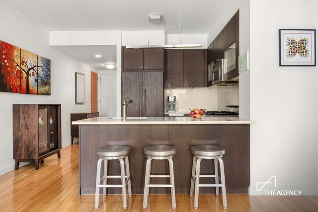 454 W 54th St Apt 4F, New York City, NY 10019
