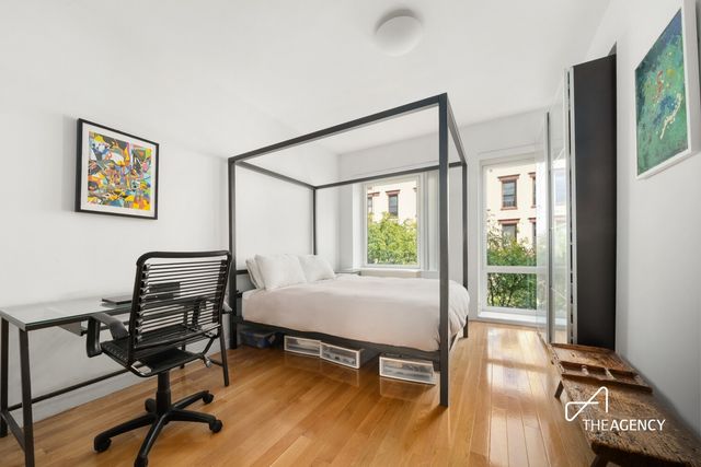 454 W 54th St Apt 4F, New York City, NY 10019