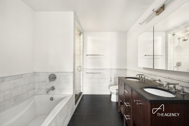 454 W 54th St Apt 4F, New York City, NY 10019