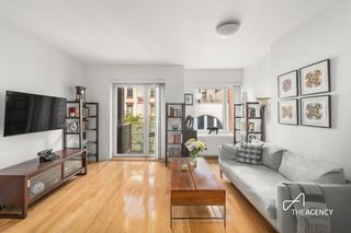 454 W 54th St Apt 4F, New York City, NY 10019