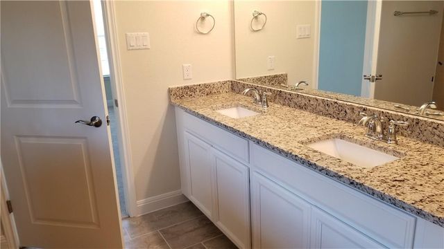 1050 kenney fort XING 37, Round Rock, TX 78665