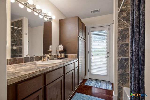 10211 Middle Darleen, Leander, TX 78641