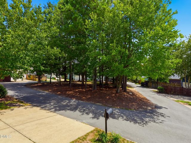212 Thorndale Drive, Holly Springs, NC 27540