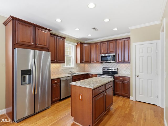 212 Thorndale Drive, Holly Springs, NC 27540