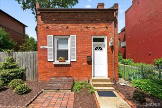2421 McNair Ave, St Louis, MO 63104