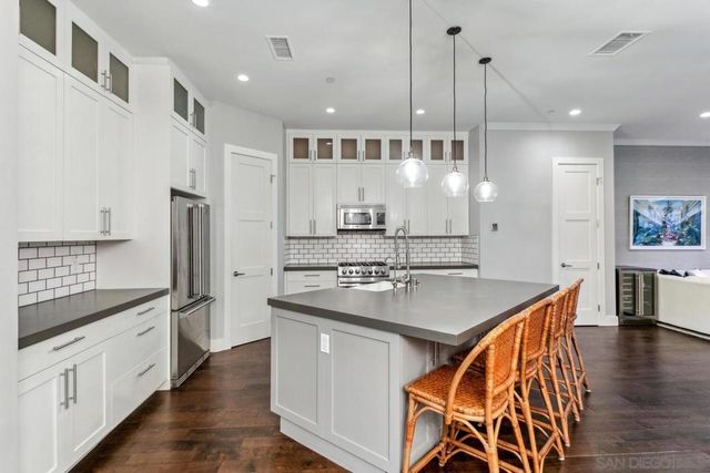 6411 Dowling Dr, La Jolla, CA 92037