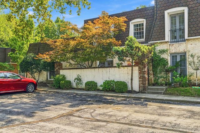 2811 Chateau Circle S, 36, Upper Arlington, OH 43221
