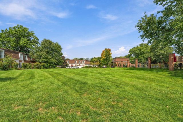 2811 Chateau Circle S, 36, Upper Arlington, OH 43221