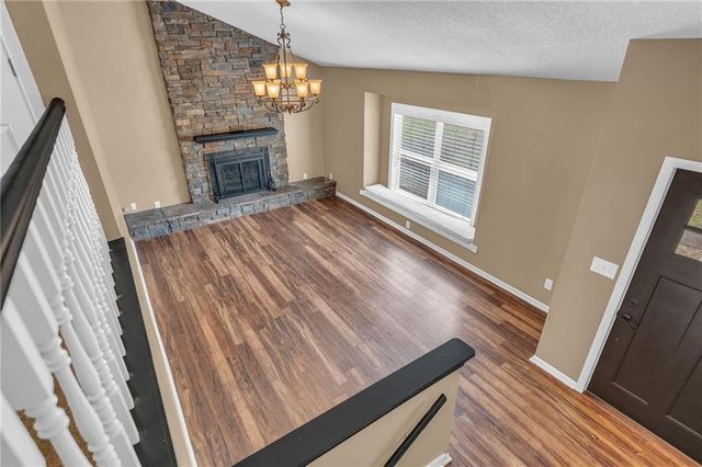 912 Chalk Hill Court, Lawrence, KS 66049