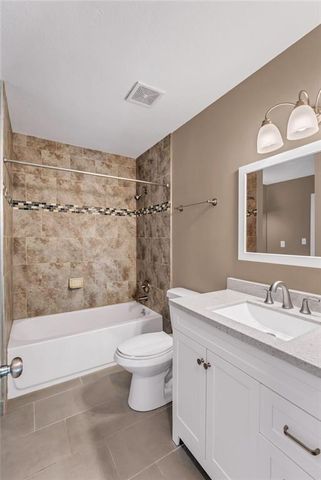 912 Chalk Hill Court, Lawrence, KS 66049