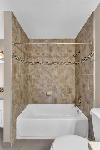 912 Chalk Hill Court, Lawrence, KS 66049