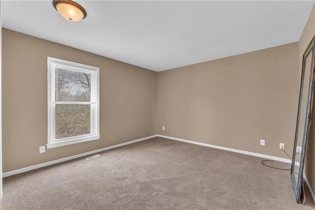 912 Chalk Hill Court, Lawrence, KS 66049