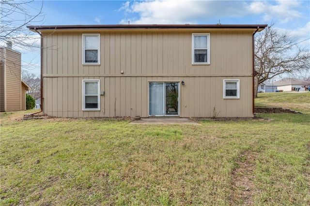 912 Chalk Hill Court, Lawrence, KS 66049