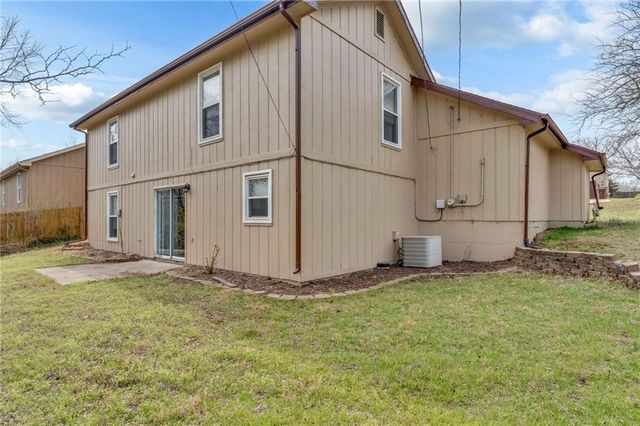 912 Chalk Hill Court, Lawrence, KS 66049