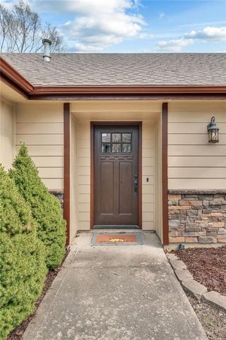 912 Chalk Hill Court, Lawrence, KS 66049