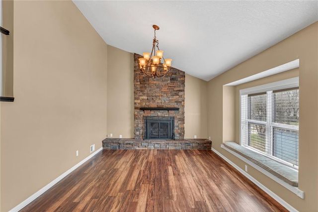 912 Chalk Hill Court, Lawrence, KS 66049