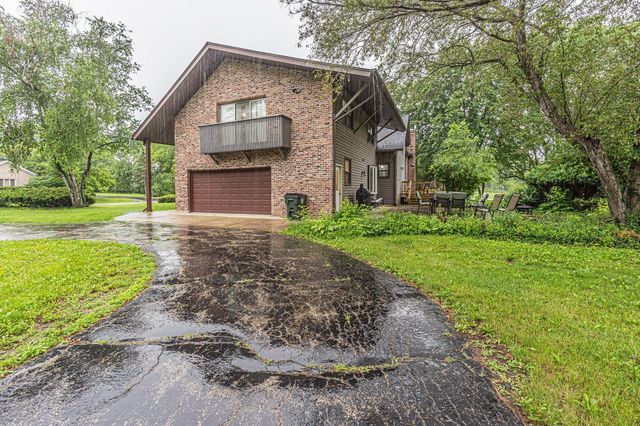 2330 Coach Road, Long Grove, IL 60047