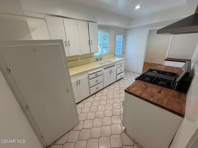 6555 Hazeltine Avenue, Van Nuys, CA 91401