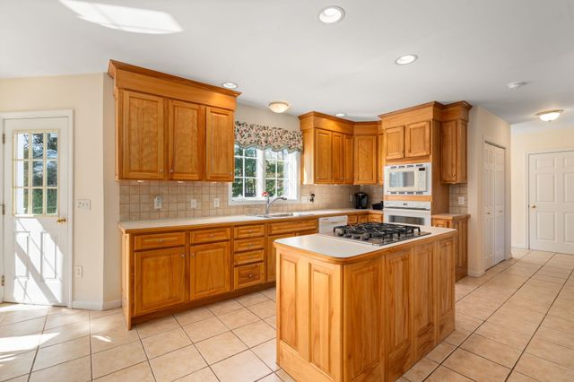 1 Silver Brook Street, Salem, NH 03079