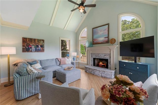 940 Checkered Way NW, Kennesaw, GA 30152