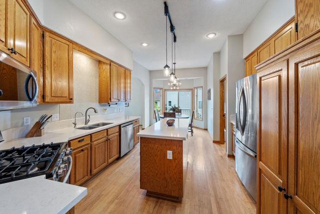 3947 Bailey Ridge Draw, Woodbury, MN 55125