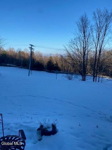 8 Indian Ledge Road, Voorheesville, NY 12186