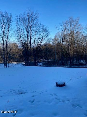 8 Indian Ledge Road, Voorheesville, NY 12186