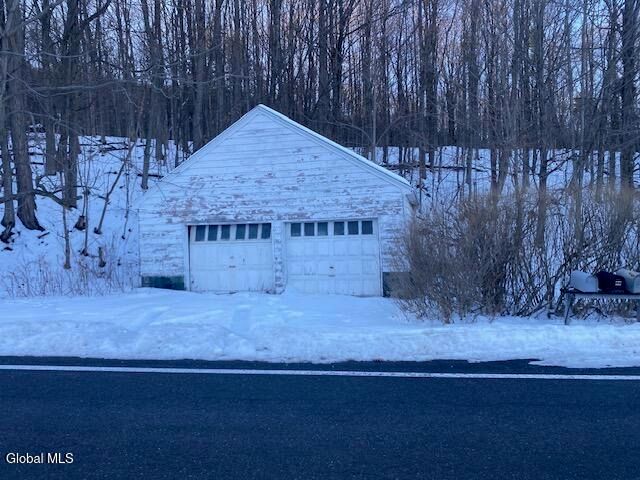 8 Indian Ledge Road, Voorheesville, NY 12186