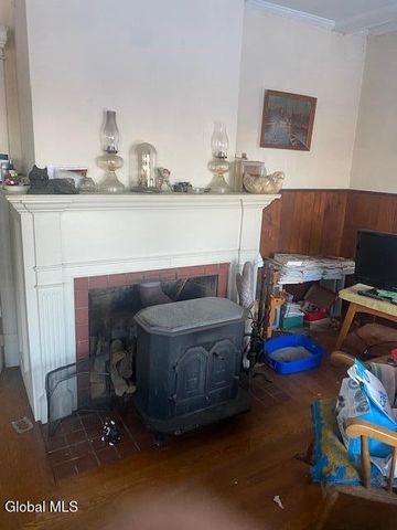 8 Indian Ledge Road, Voorheesville, NY 12186