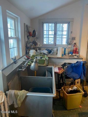 8 Indian Ledge Road, Voorheesville, NY 12186