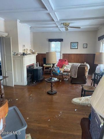 8 Indian Ledge Road, Voorheesville, NY 12186