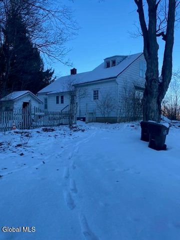 8 Indian Ledge Road, Voorheesville, NY 12186