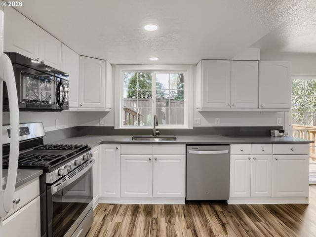 9411 Sw SILETZ Dr, Tualatin, OR 97062