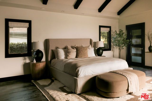 5938 Jumilla Avenue, Woodland Hills (los Angeles), CA 91367