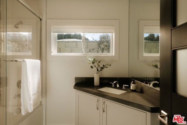 5938 Jumilla Avenue, Woodland Hills (los Angeles), CA 91367