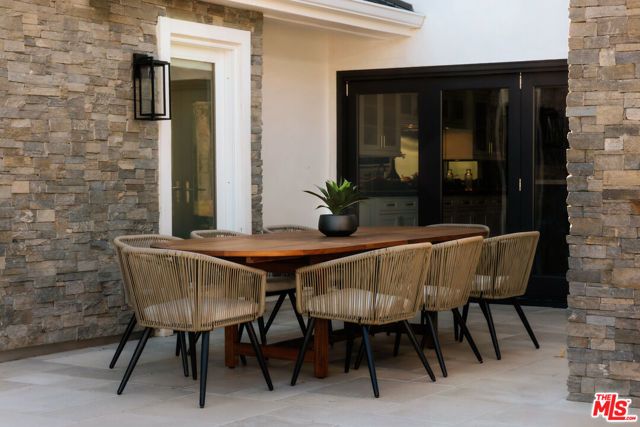 5938 Jumilla Avenue, Woodland Hills (los Angeles), CA 91367